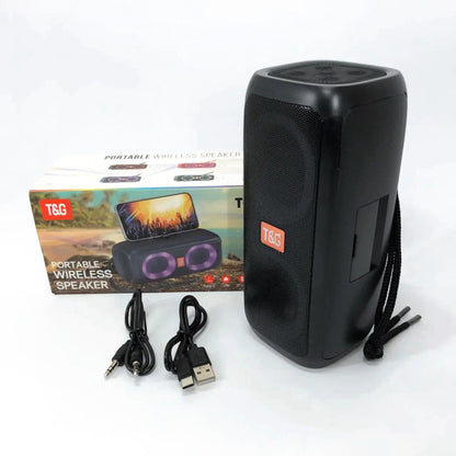 Parlante T&G TG-333 negro con caja y cables sobre fondo blanco