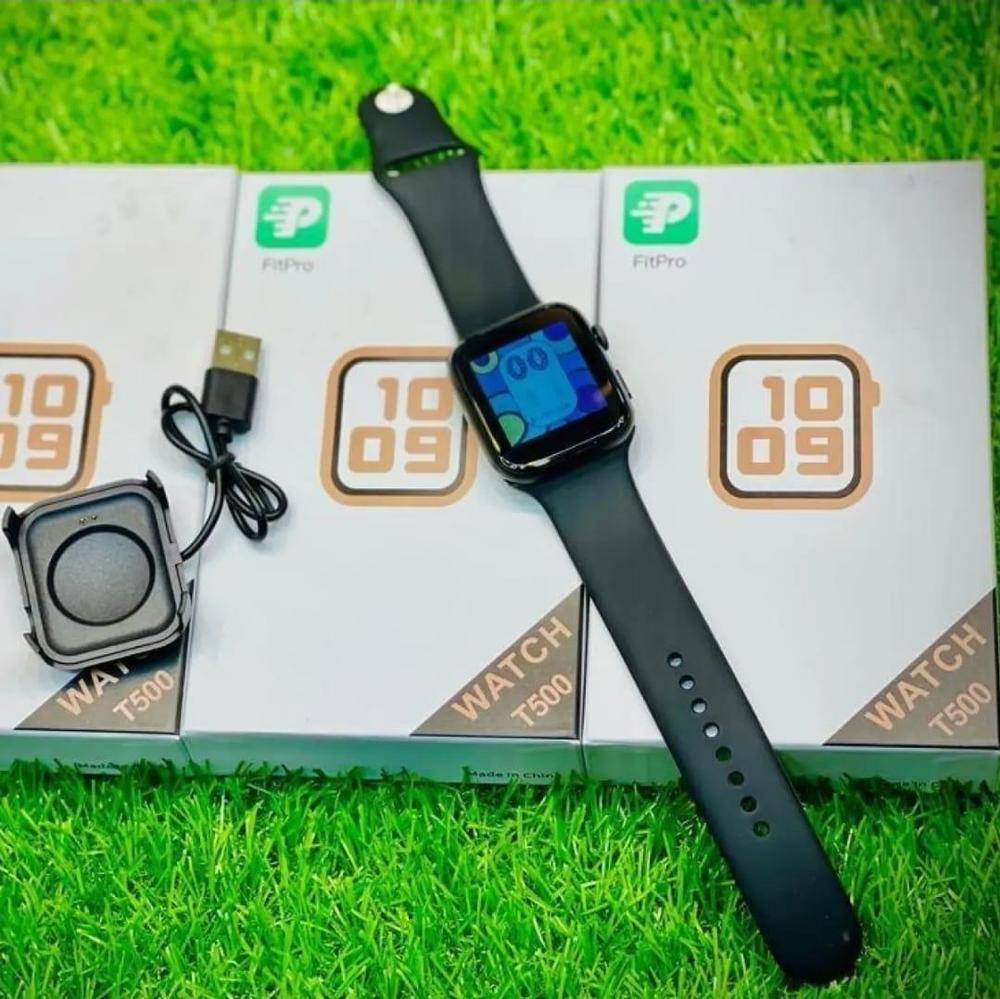 Smartwatch T500 negro con caja y cable cargador incluidos