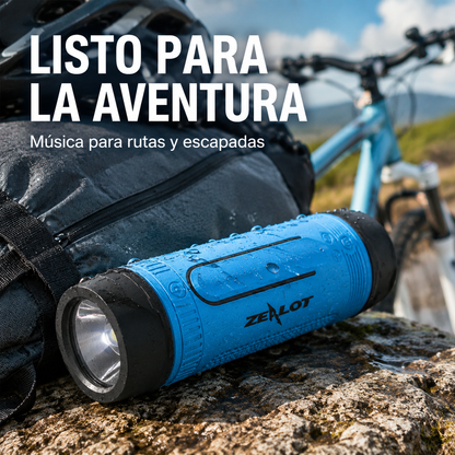 Parlante Zealot S1 azul resistente al agua junto a una mochila y bicicleta